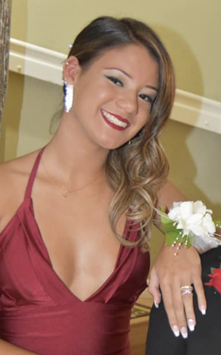 Face: Smashbox Cosmetics
 Eyes: MAC Cosmetics/Morphe
 Highlight: MAC Cosmetics
 Lips: MAC Cosmetics
 Brows: Anastasia Beverly Hills