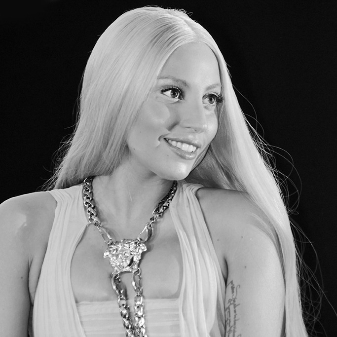 Pop Singer & Actress - @g.quezada 