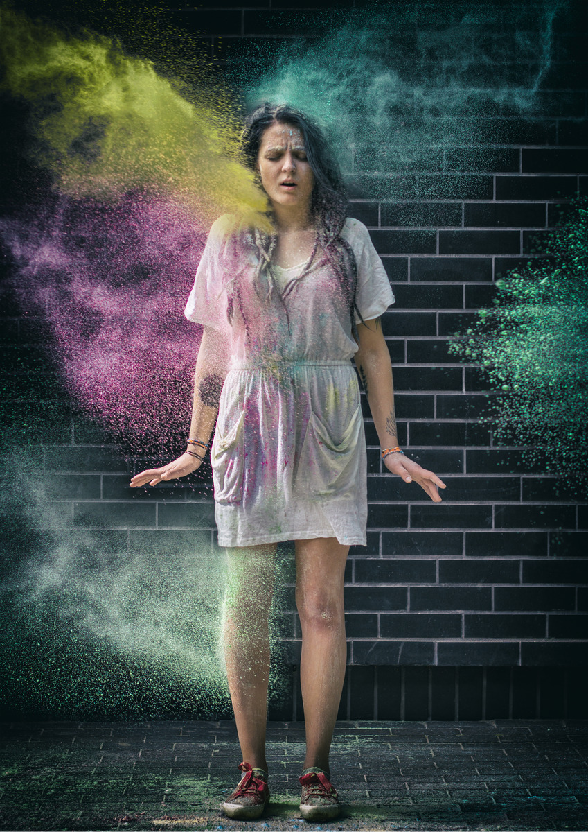EN /
„I remember, that my friend was kidnapped, I was going to search for her. I ended up in a courtyard and realised it was an ambush. I was attacked with colour bombs. – Akvilė, age : 22.

LT /
„Atsimenu, kad pagrobė mano draugę, ėjau jos ieškoti. Atsiradau uždarame kieme, pasirodo papuoliau į pasalą. Iš visų pusių buvau apmėtyta spalvų bombomis.“ – Akvilė, 22 metai.