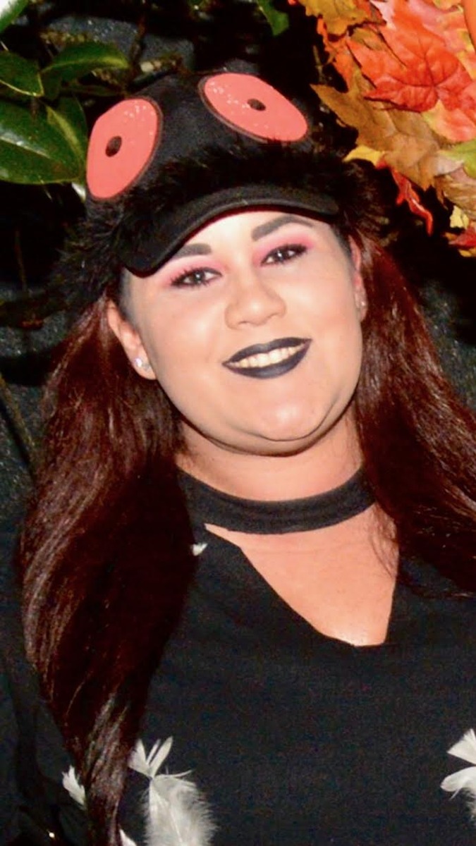 Face: Kat Von D
Eyes: MAC Cosmetics
Contour: MAC Cosmetics
Lips: MAC Cosmetics
Brows: Anastasia Beverly Hills